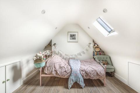 31 Hogarth Hill, London, NW11 6AY