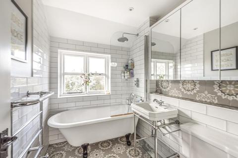 31 Hogarth Hill, London, NW11 6AY