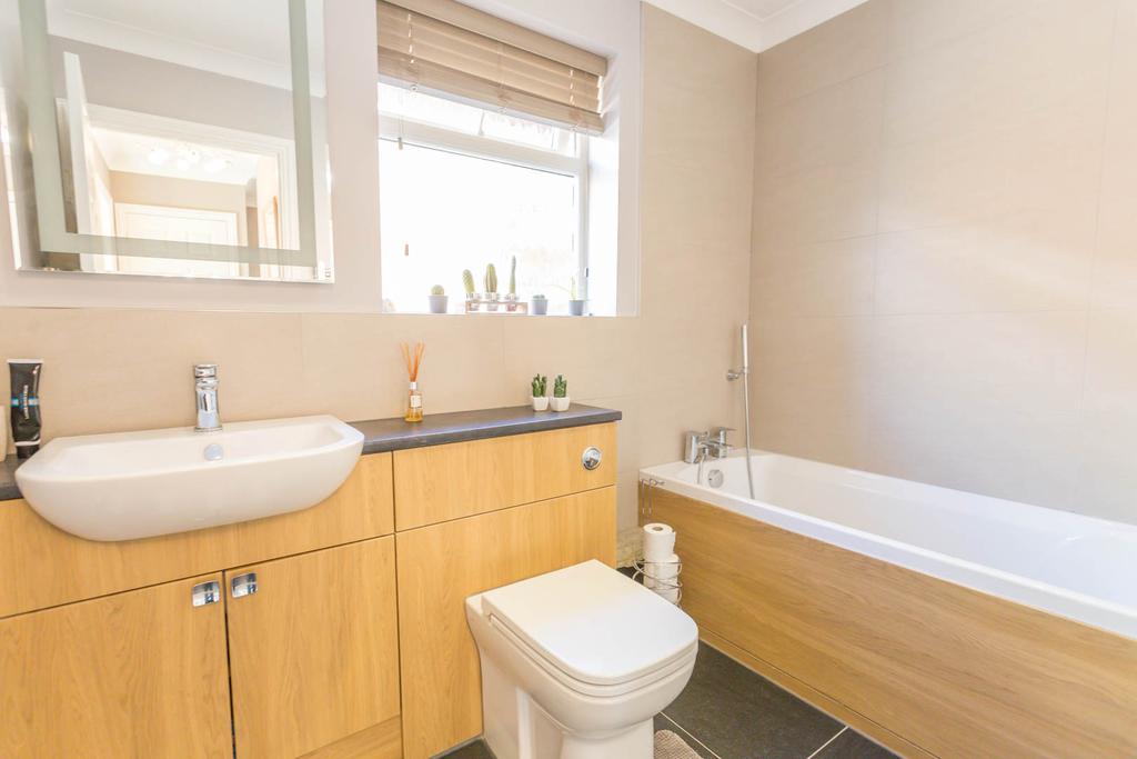 Re-fitted Family Bathroom
