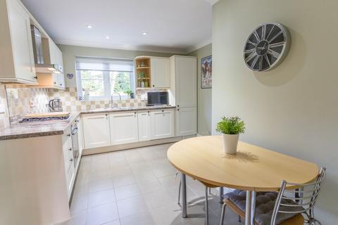 4 Kaynes Park, Ascot, SL5 8DP