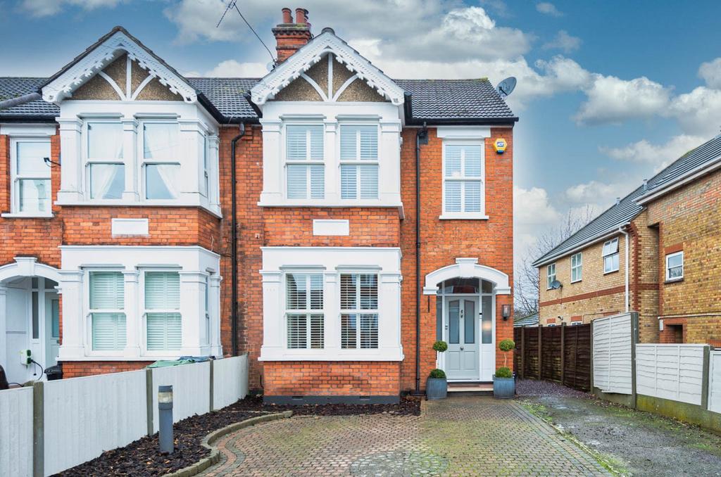 Western Road, Brentwood, Essex, CM14 3 bed end of terrace house £635,000