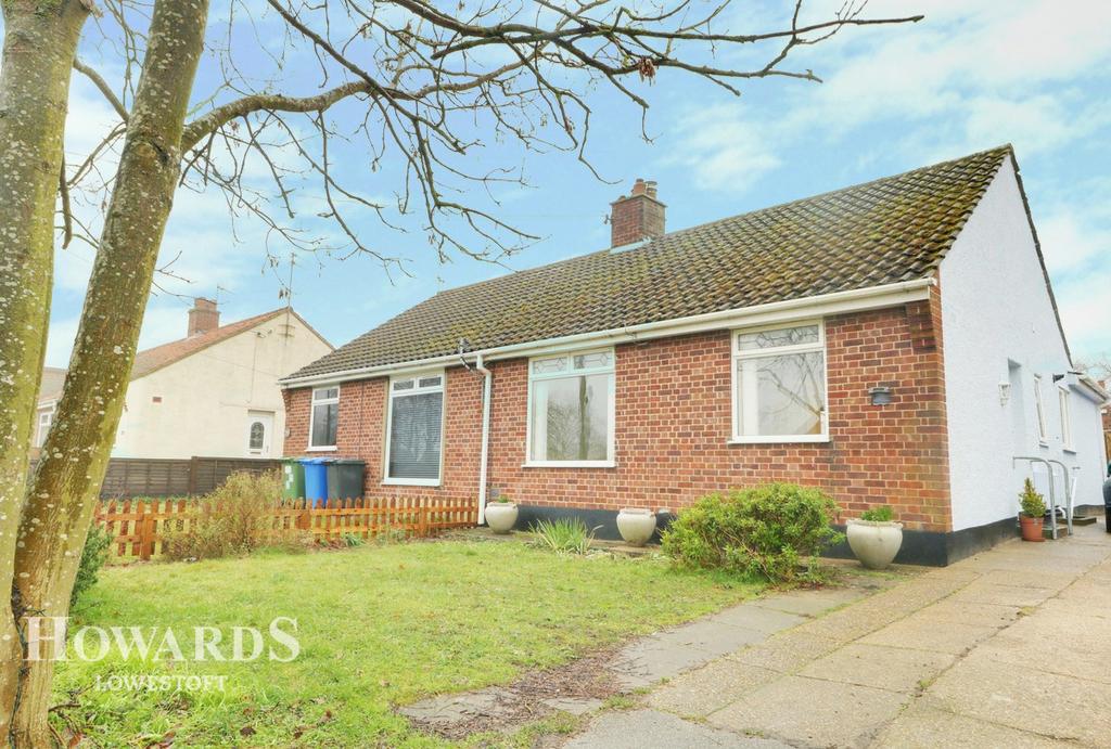 Long Road, Lowestoft 2 bed semidetached bungalow £225,000