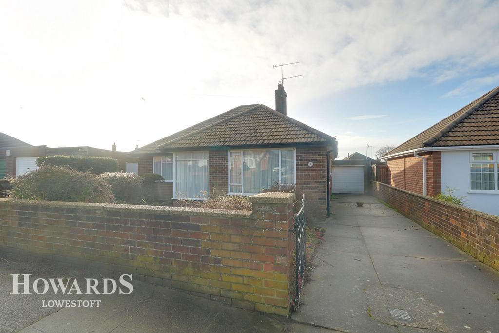 Ferndale Avenue, Lowestoft 3 bed detached bungalow £200,000