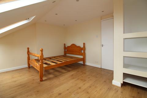 3 bedroom flat to rent, Clarence Road, Enfield, EN3