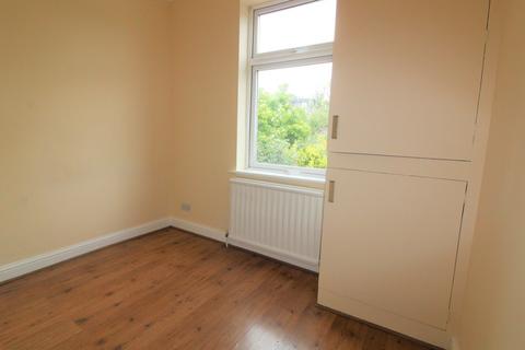 3 bedroom flat to rent, Clarence Road, Enfield, EN3