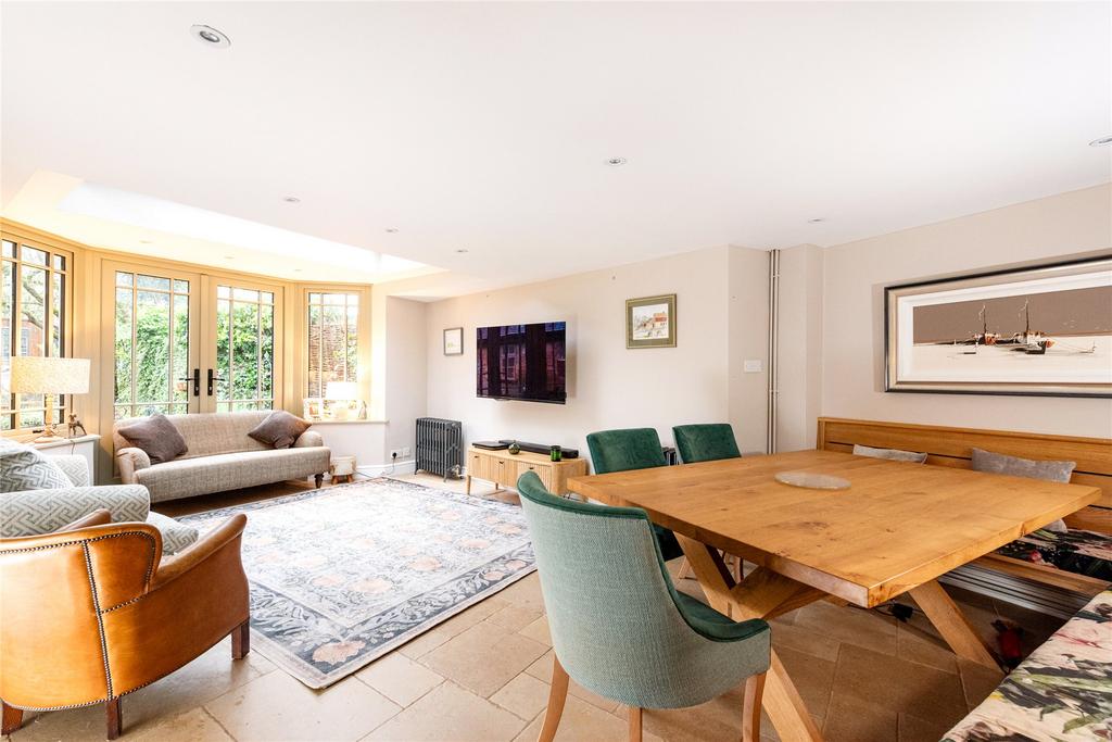 Family/Dinng Room