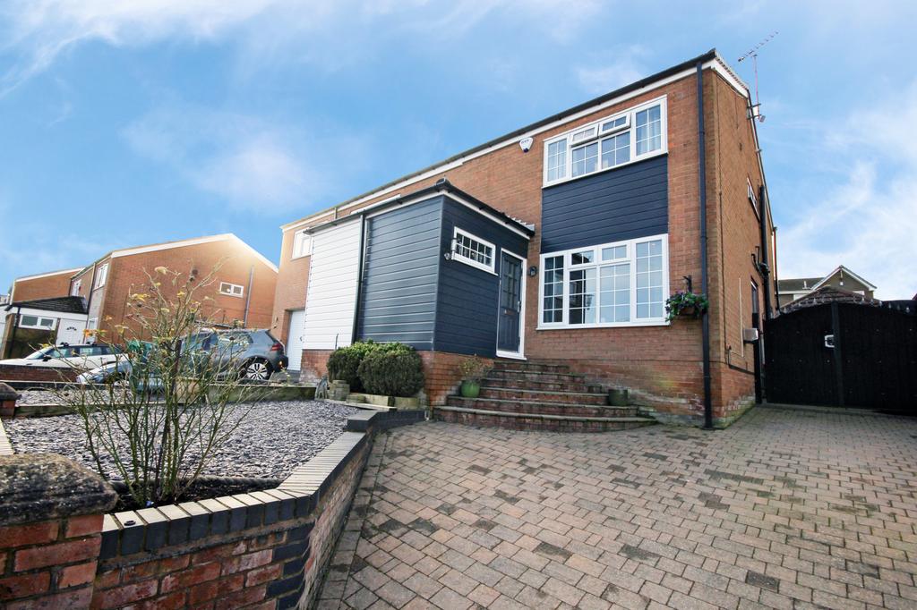 Leigh Way, Weaverham, CW8 3 bed semidetached house £260,000