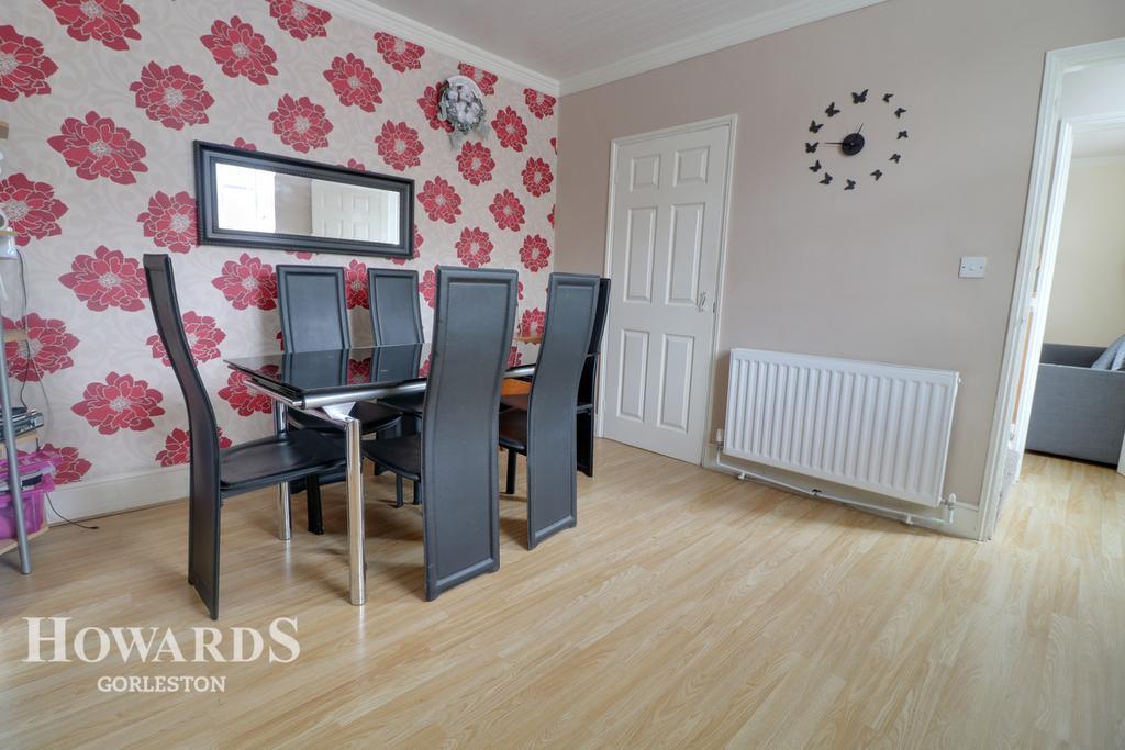 Pavilion Road, Gorleston 2 bed end of terrace house £140,000