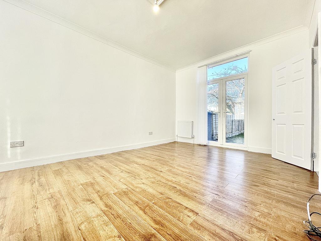 Redbridge Lane East, Redbridge, IG4 4 bed terraced house £2,000 pcm