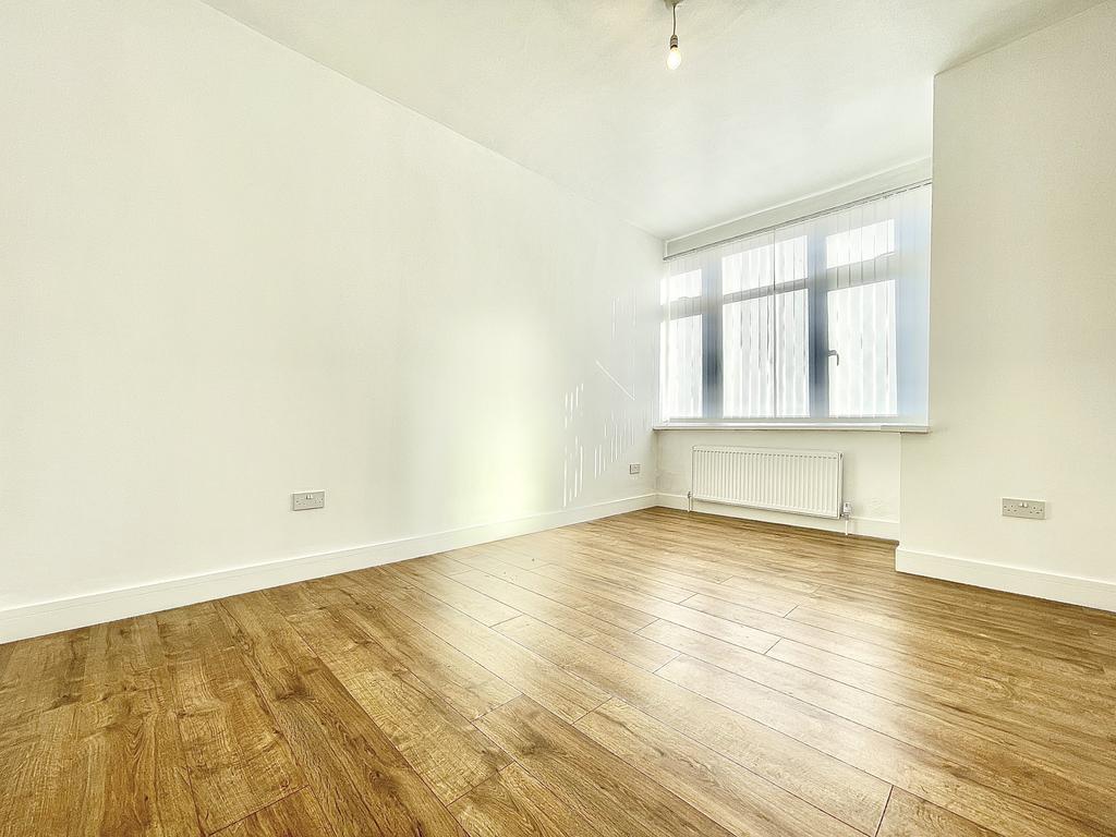 Redbridge Lane East, Redbridge, IG4 4 bed terraced house £2,000 pcm