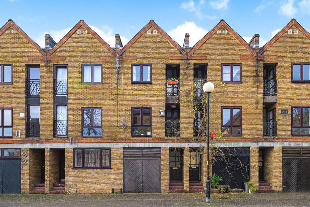 Brunswick Quay, Surrey Quays 3 bed terraced house £725,000