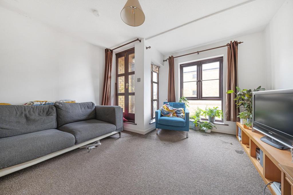 Brunswick Quay, Surrey Quays 3 bed terraced house £725,000