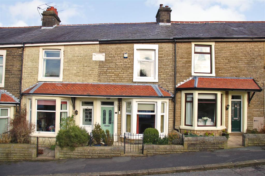 Moorland Avenue, Darwen, BB3 1JP 2 bed terraced house £140,000
