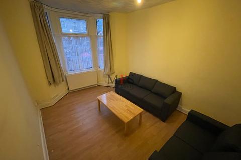 4 bedroom house to rent, Tachbrook Road, Southall, UB2