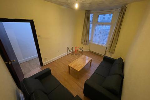 4 bedroom house to rent, Tachbrook Road, Southall, UB2