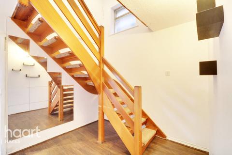 13 Westlands Close, Hayes, UB3 4PX