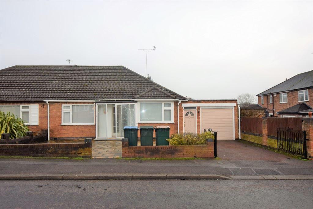 Wychwood Avenue, Finham, Coventry, West Midlands, CV3 6FJ 2 bed bungalow £240,000