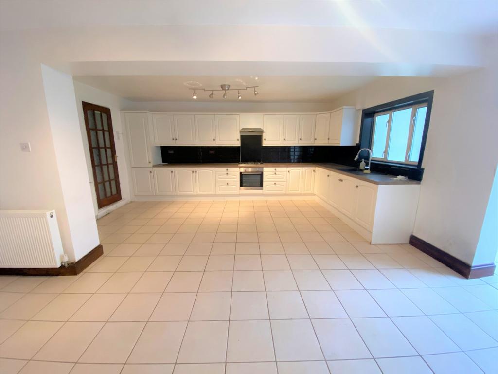 Cambridge Road, Seven Kings, IG3 7 bed house £3,500 pcm (£808 pw)