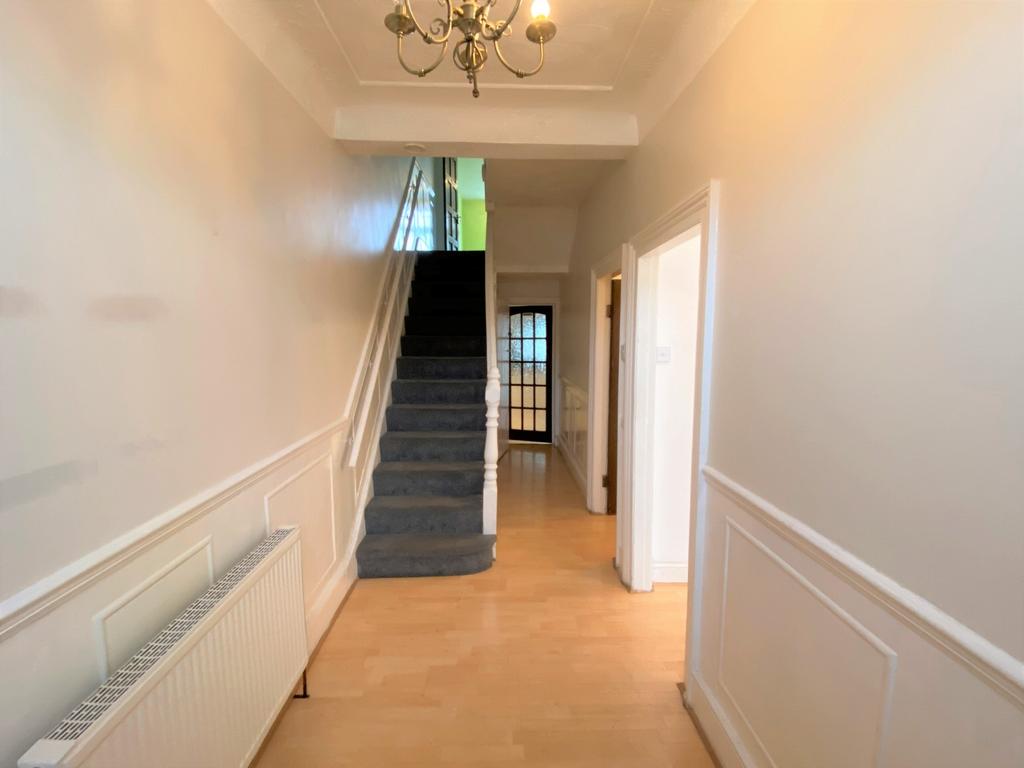 Cambridge Road, Seven Kings, IG3 7 bed house £3,500 pcm (£808 pw)