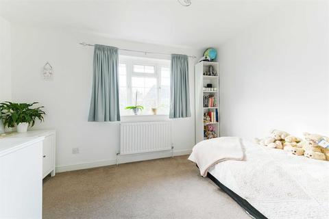 1 Atherley Way, Whitton, Hounslow, TW4 5NG