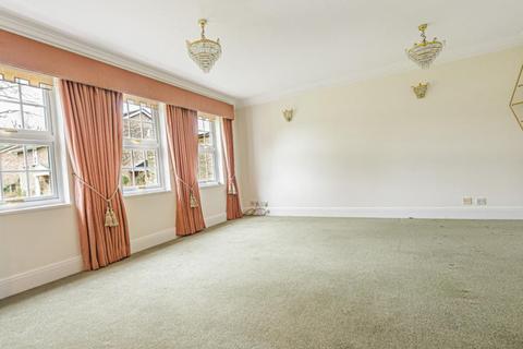 12 Burleigh Park, Cobham, KT11 2DU