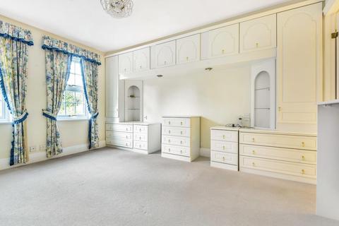 12 Burleigh Park, Cobham, KT11 2DU