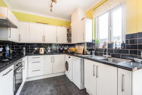 70 Arran Road, London, SE6 2NN