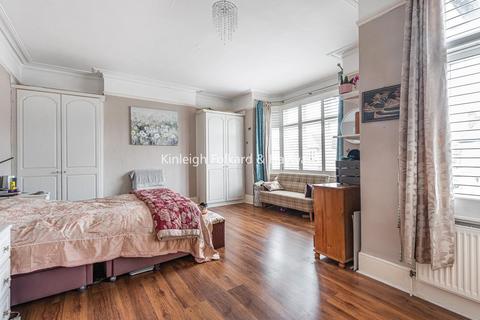 70 Arran Road, London, SE6 2NN