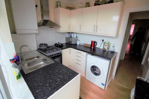 2 bedroom apartment to rent, Rush Green Road, Romford