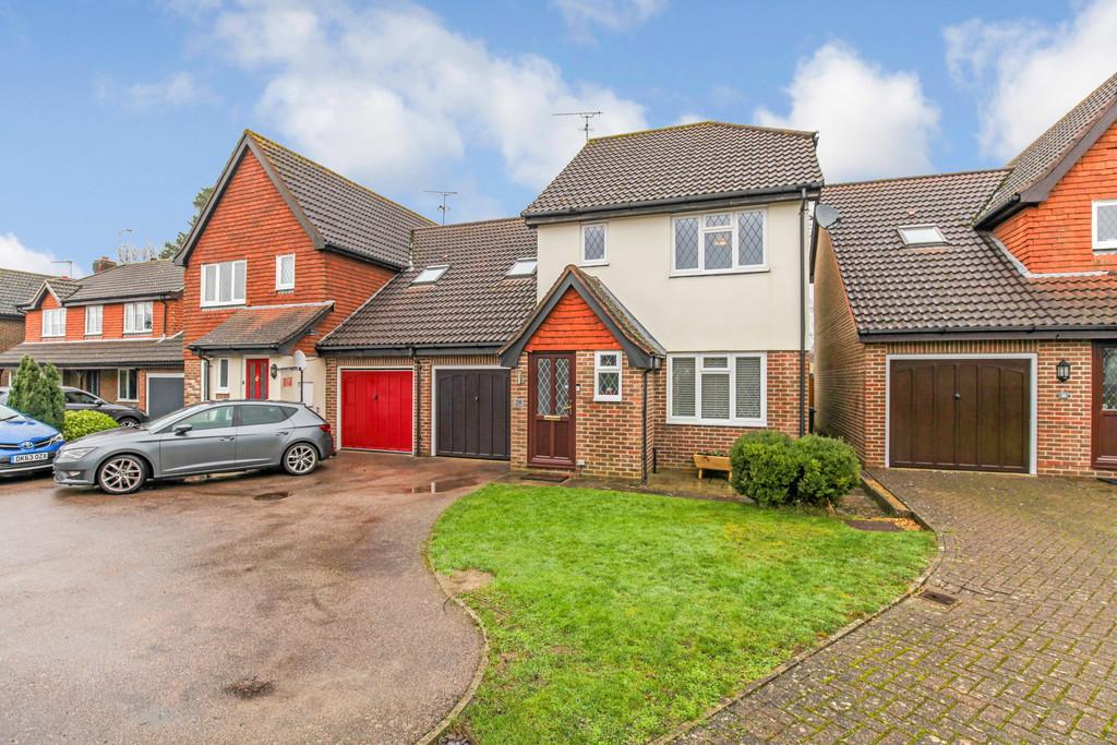 Little Comptons, Horsham 4 bed link detached house £525,000