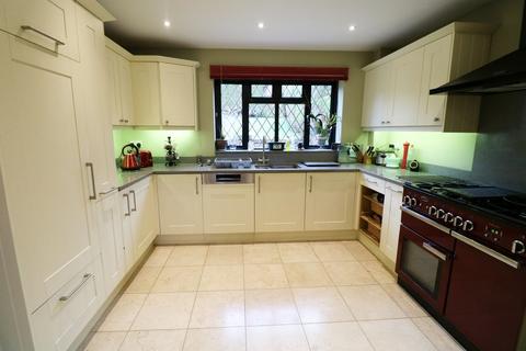 101 Houndsfield Lane, Wythall, Birmingham, B47 6LX