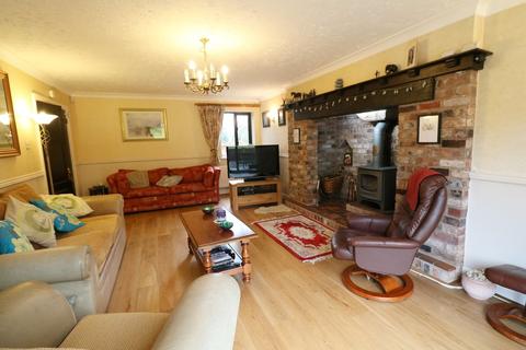 101 Houndsfield Lane, Wythall, Birmingham, B47 6LX