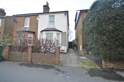 3 bedroom semi-detached house to rent, Russell Road
