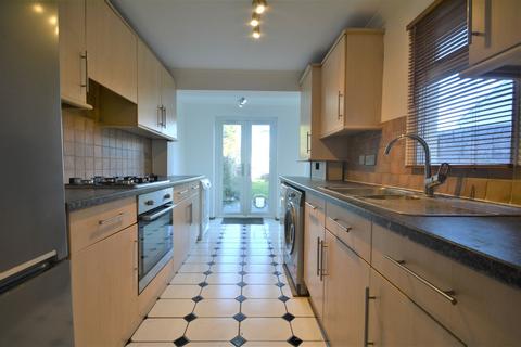 3 bedroom semi-detached house to rent, Russell Road