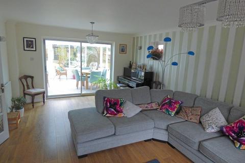 9 Caesars Way, Broadstone, BH18 9DP