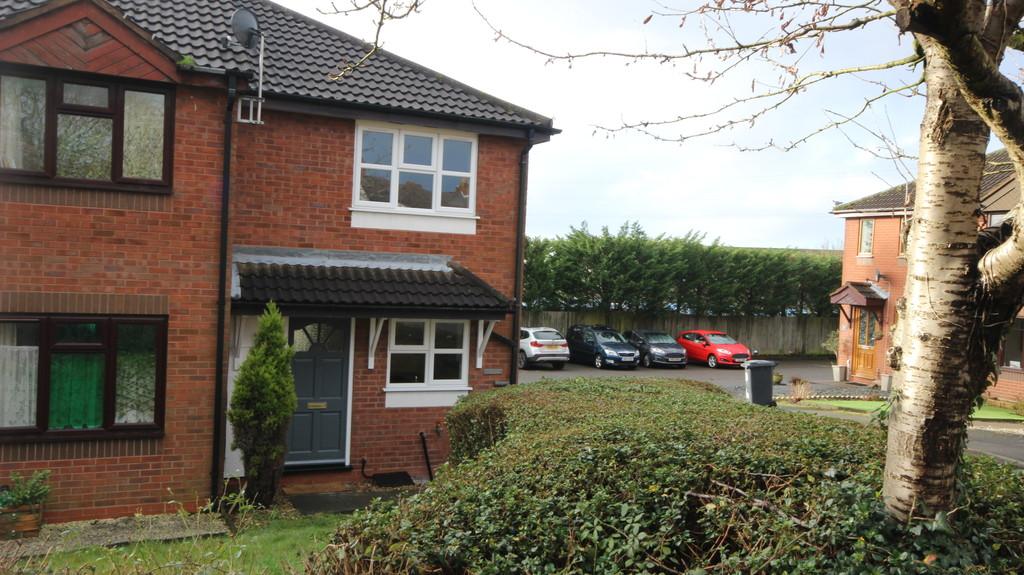 Chaselands, Burntwood 2 bed end of terrace house £795 pcm (£183 pw)
