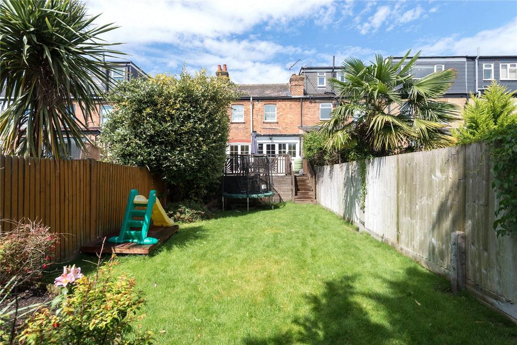 Darwin Road, Ealing, London 3 bed terraced house - £2,350 pcm (£542 pw)