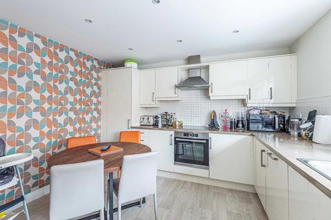 4 bedroom townhouse for sale, Chaucer Grove, Borehamwood