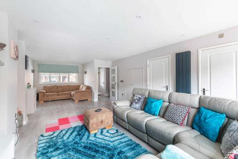 4 bedroom townhouse for sale, Chaucer Grove, Borehamwood