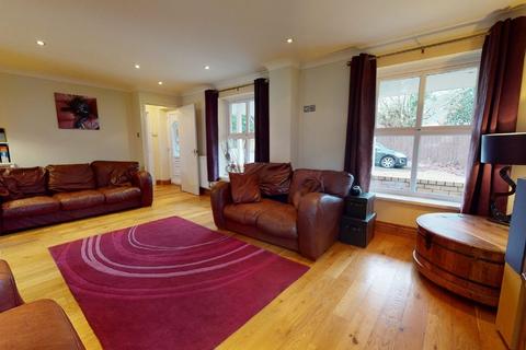 8 Bryn Calch, Morganstown, Cardiff, CF15 8FD