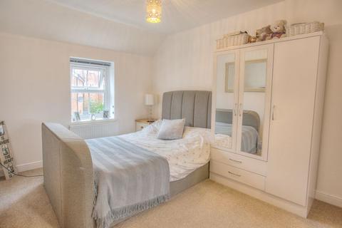 77 Bartletts Elm, Langport, TA10 9BS