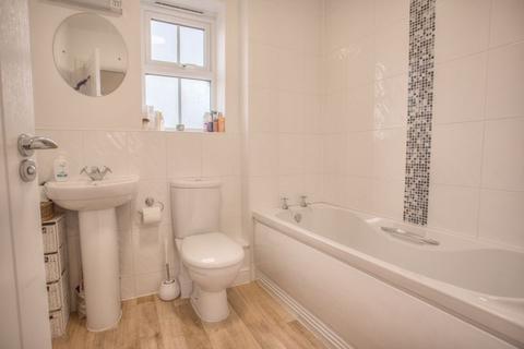 77 Bartletts Elm, Langport, TA10 9BS