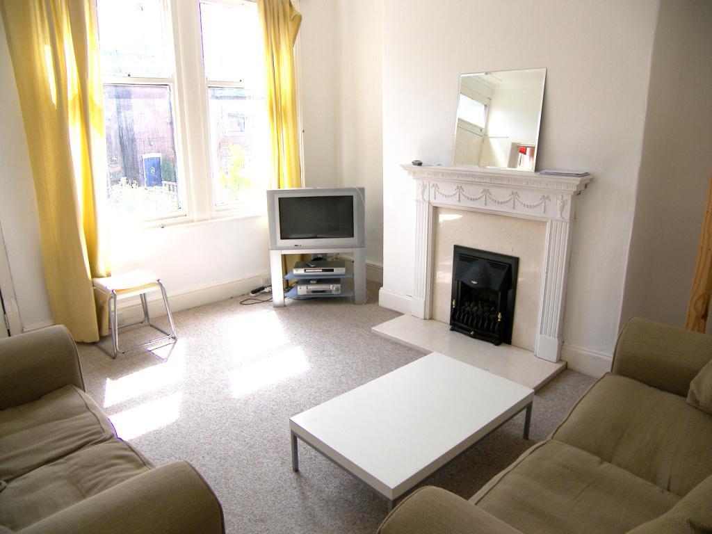 Norman Grove, Kirkstall, Leeds 3 bed house £750 pcm (£173 pw)