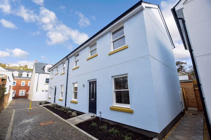 High Street, Dawlish 3 bed semidetached house £225,000