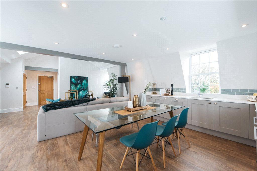 Kitchen/Dining Area