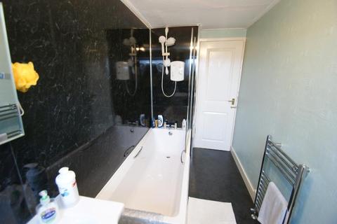Flat 2/2, 30 Heathcot Avenue, Glasgow, G15 8NU