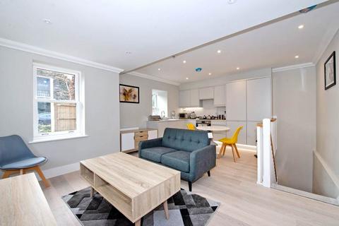 1 bedroom flat to rent, Station Road, Bourne End