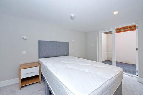 1 bedroom flat to rent, Station Road, Bourne End