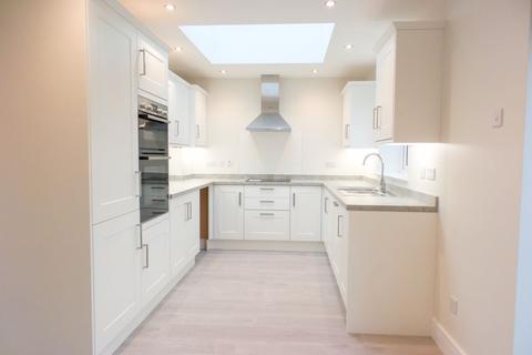 7 Boyce View Drive, Benfleet, SS7 5EA