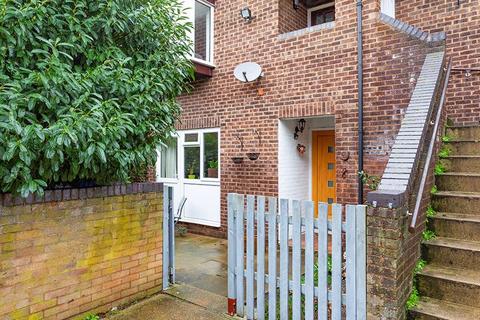 20 Denning Close, Hampton, TW12 3YT